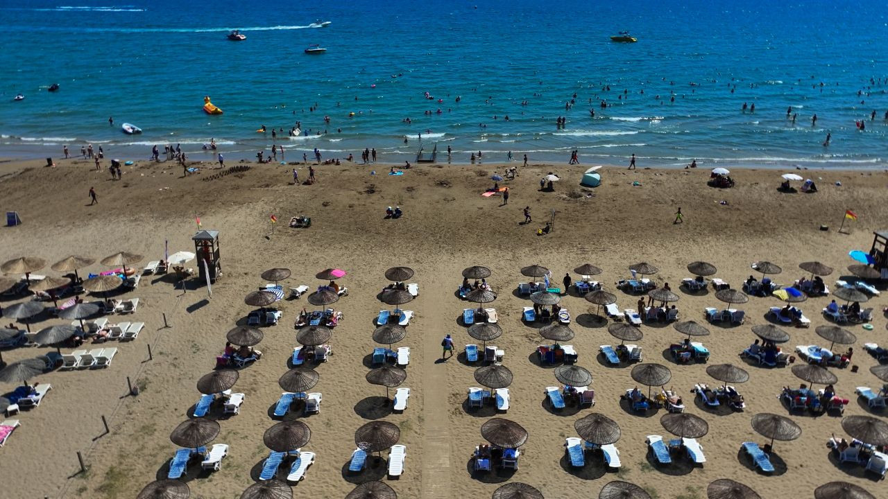 Antalya halk plajları ziyaretçi rekoru kırdı