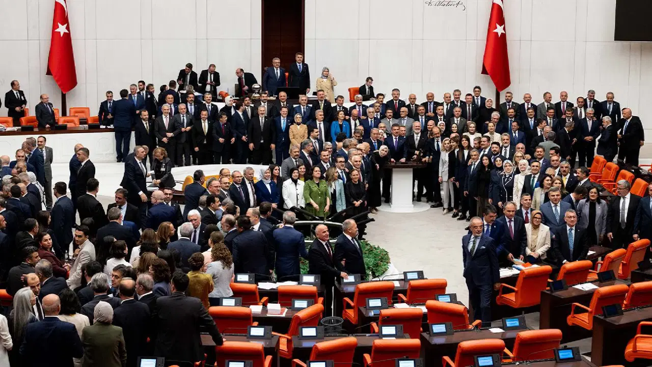Cumhur İttifakı ‘çerçeve yasa’da fire verdi: 9 milletvekilinin oylamaya katılmadığı ortaya çıktı!